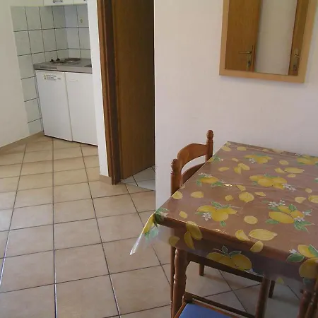 Daire Vozab Pag Town